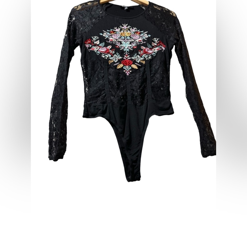 Lulus Black Lace see true top size Medium